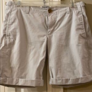 Old Navy Shorts - Bermuda 7”  Size 6
